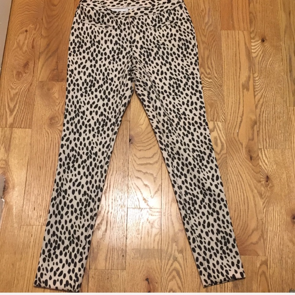 Bar III Leopard print pants with stretch.